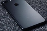 Użytkownicy czarnych iPhone zgłaszają problemy z odpadającą farbą
