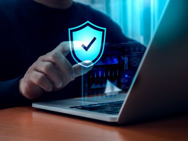 Cyberhigiena dla seniora – jak chronić osoby starsze przed oszustwami online?