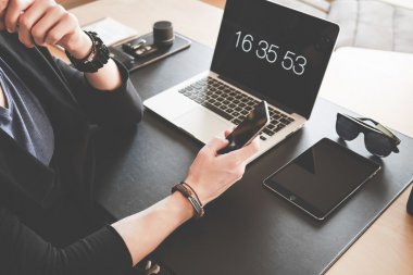 Czy telefon na kartę wciąż się opłaca? Poznaj taryfy Orange