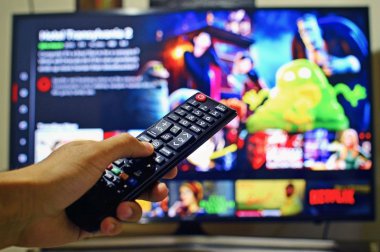 Czym jest IPTV i jak działa telewizja internetowa?