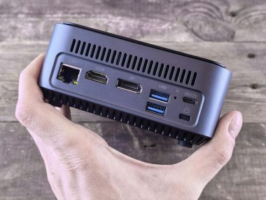 DisplayPort vs HDMI - który standard lepiej sprawdzi się w Twoim stanowisku gamingowym?
