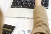 Dlaczego firmy powierzają IT zewnętrznym partnerom? Kompletny przewodnik po outsourcingu IT