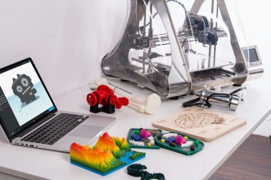Jak druk 3D umożliwia tworzenie spersonalizowanych przedmiotów codziennego użytku?
