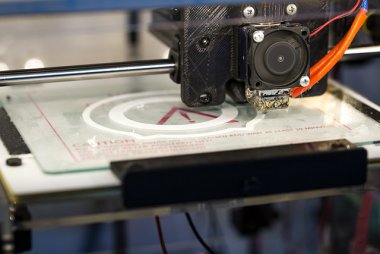 Jak działają drukarki 3D?