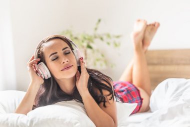 Jak słuchać muzyki - zobacz 3 sposoby