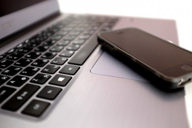 Jak szybko spieniężyć nieużywany smartfon bez kłopotów ze znalezieniem kupca