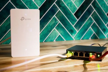 Jak wybrać najlepszy Internet? Podpowiadamy, na co zwrócić uwagę przed podpisaniem umowy
