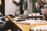 Jak zmodernizować przestrzeń biurową pod hybrydowy model pracy? Technologie, które naprawdę działają
