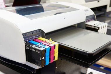 Oryginalne i zamienne tusze do drukarek HP – które warto wybrać?