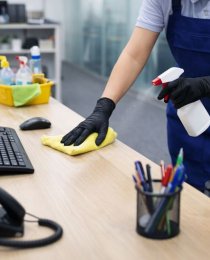 Sprzątanie stanowiska pracy w biurze - standard, który realnie wpływa na efektywność i wizerunek