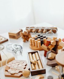 Strategiczne gry logiczne w codzienności - jak zabawa wspiera koncentrację i planowanie