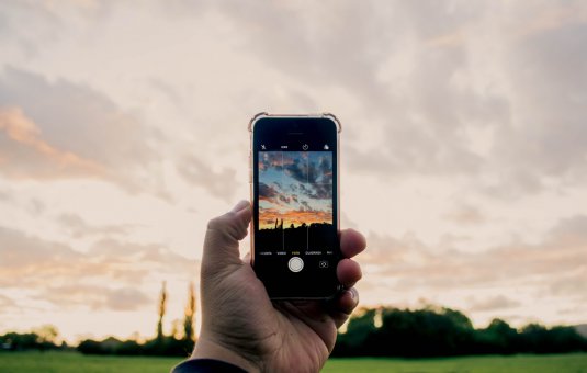 Wady i zalety zakupu telefonu na abonament