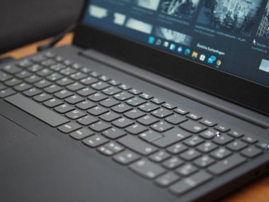 Windows 11  wielofunkcyjny system operacyjny dla wielu typów urządzeń - system