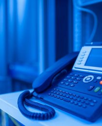 Wirtualna centrala telefoniczna VoIP dla firm. Opis działania i korzyści.