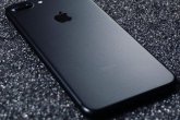 Użytkownicy czarnych iPhone zgłaszają problemy z odpadającą farbą