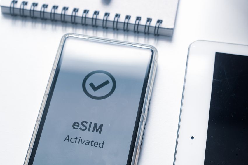 eSIM nie tylko do smartfona. W jakich urządzeniach można zainstalować taką kartę?